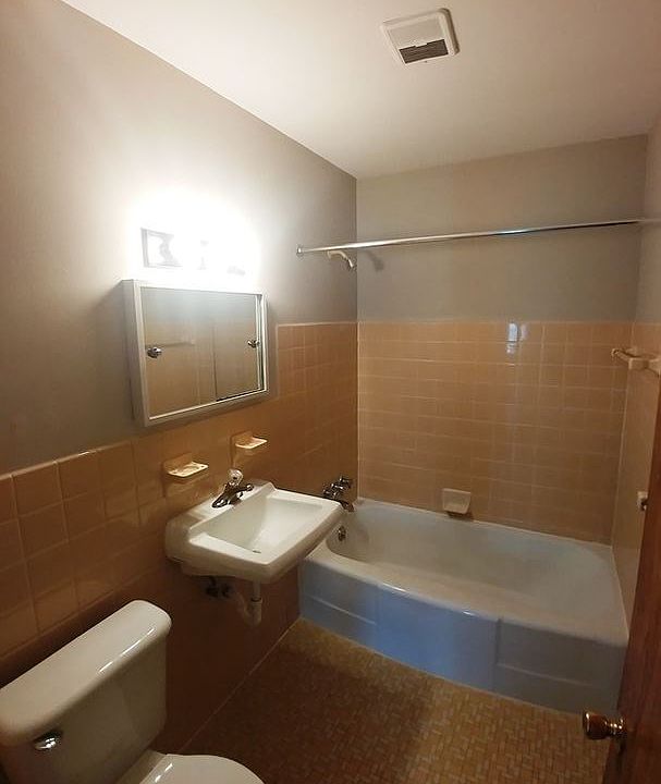 2nd image of 194 McCarrons Blvd N APT 01