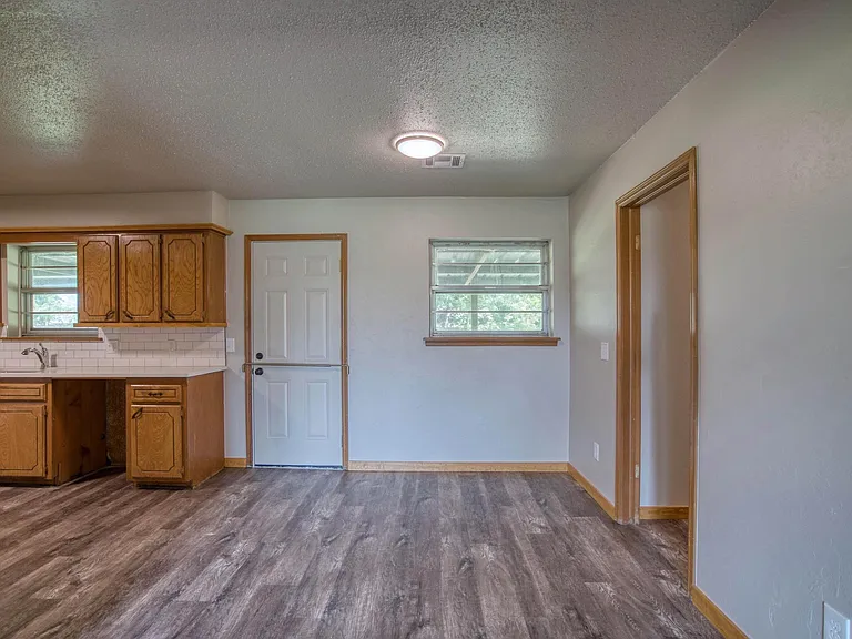 2823 S Eastern Ave — Photo 11