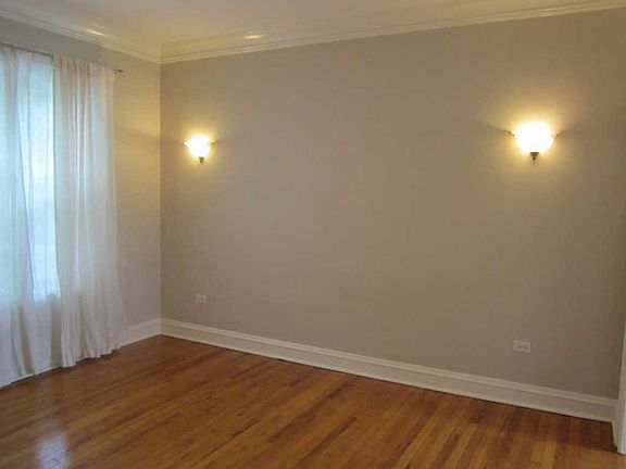 2nd image of 2215 W Ainslie St #1