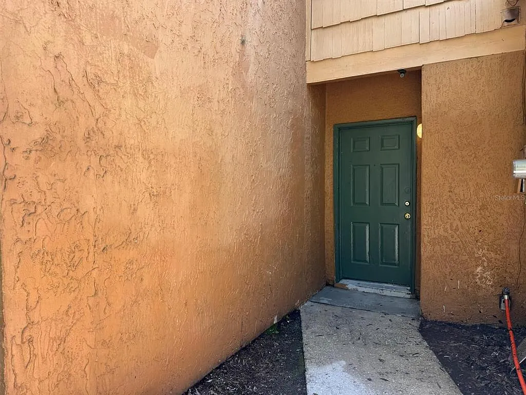 3 bed, 1.5 bath, 1140 sqft, $1,670 — Photo 2