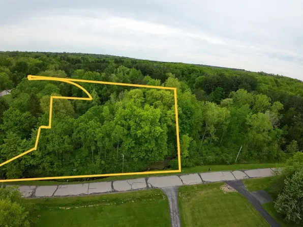 Clarkwood Dr, Chardon, OH 44024