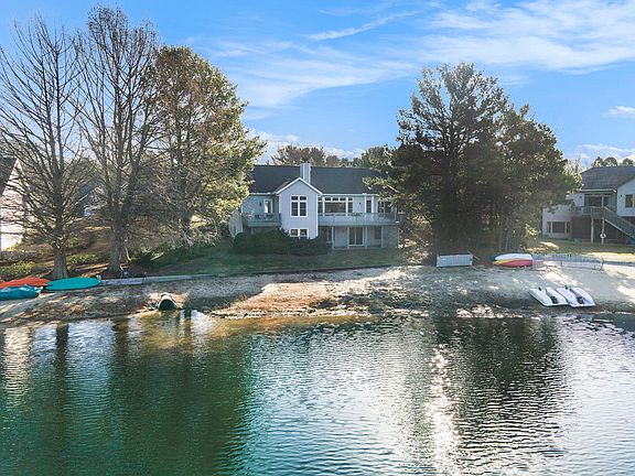 3rd image of 340 Blue Isle Dr
