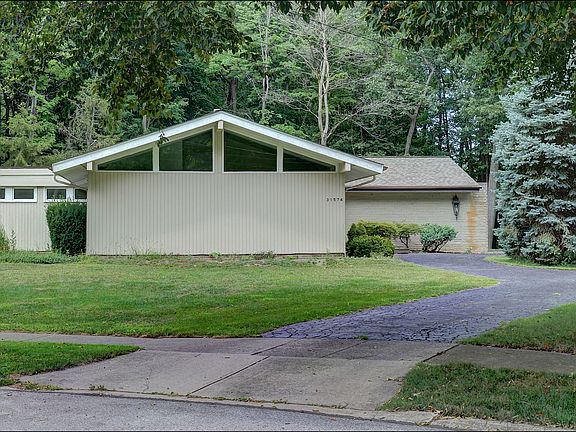 2nd image of 31574 Anna Ln