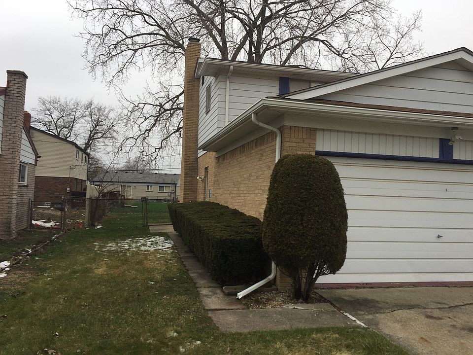 2nd image of 16381 Harden Cir
