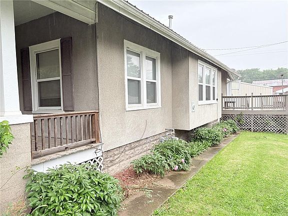 5th image of 905 Parallel St