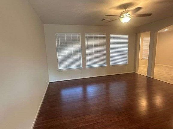 4th image of 127 W Burberry Cir