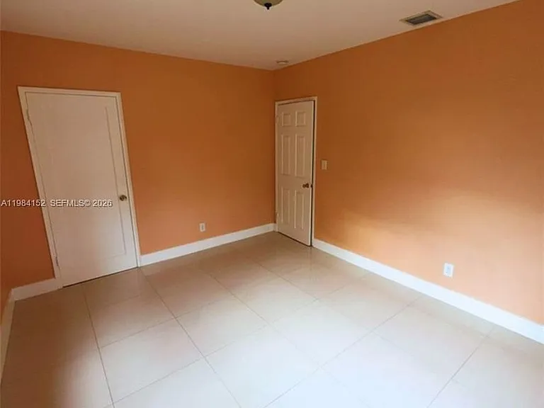 14215 NE 9th Ave #14215 — Photo 10