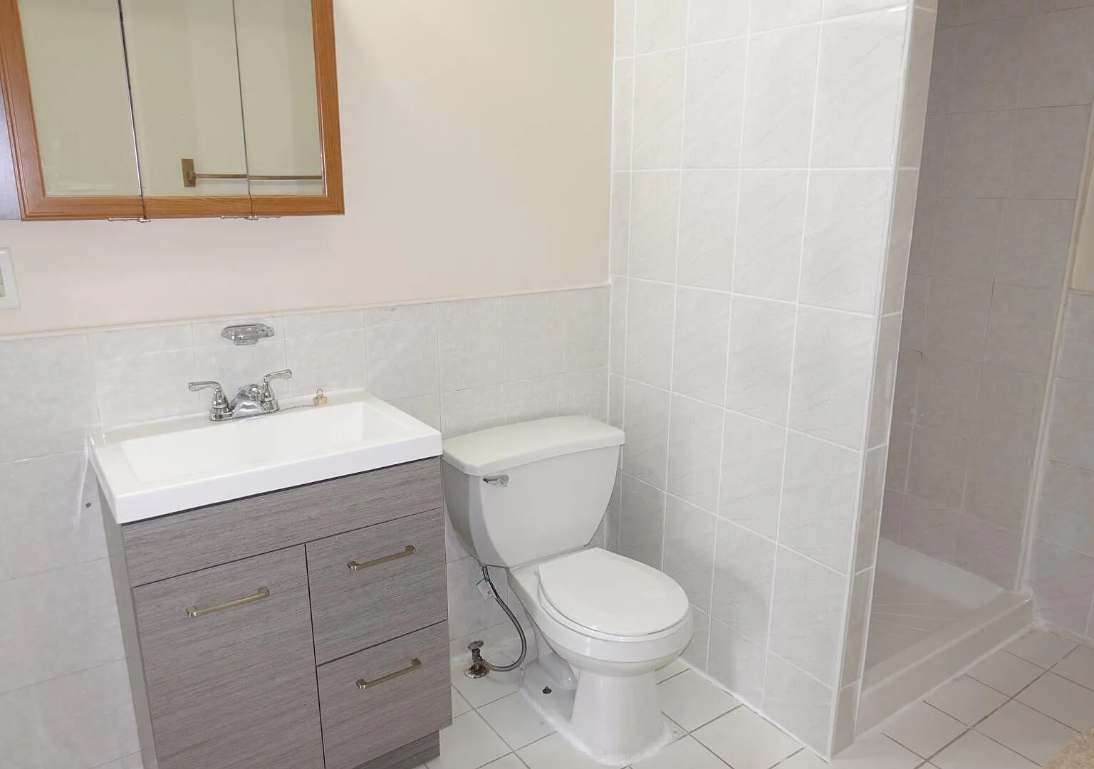 3 bed, 1000 sqft, $2,700 — Photo 2