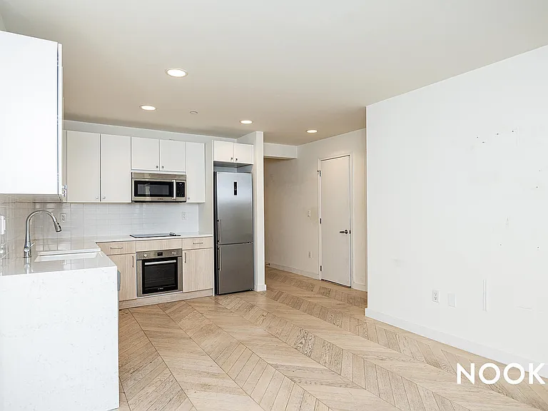 33 India St #606 — Photo 4