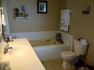 203 Lee Rd, Cottontown, TN 37048