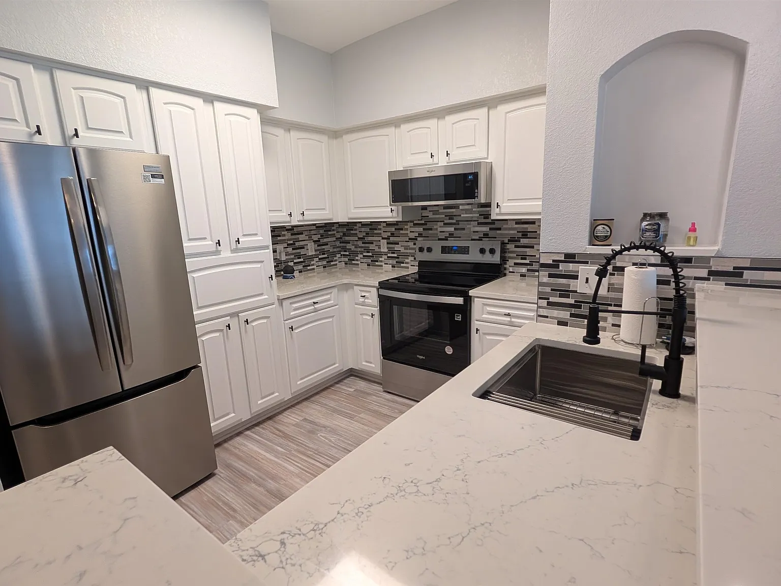 1 bed, 1.0 bath, 976 sqft, $1,800 — Photo 3