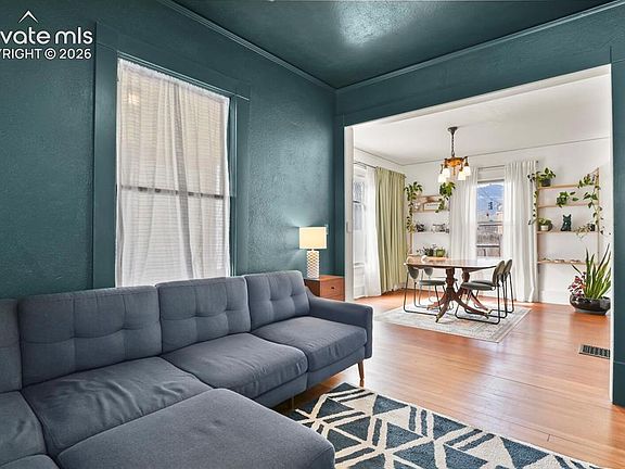 4th image of 312 E Cimarron St