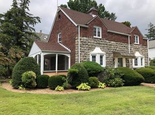 28 Surrey Ln, Hempstead, NY 11550