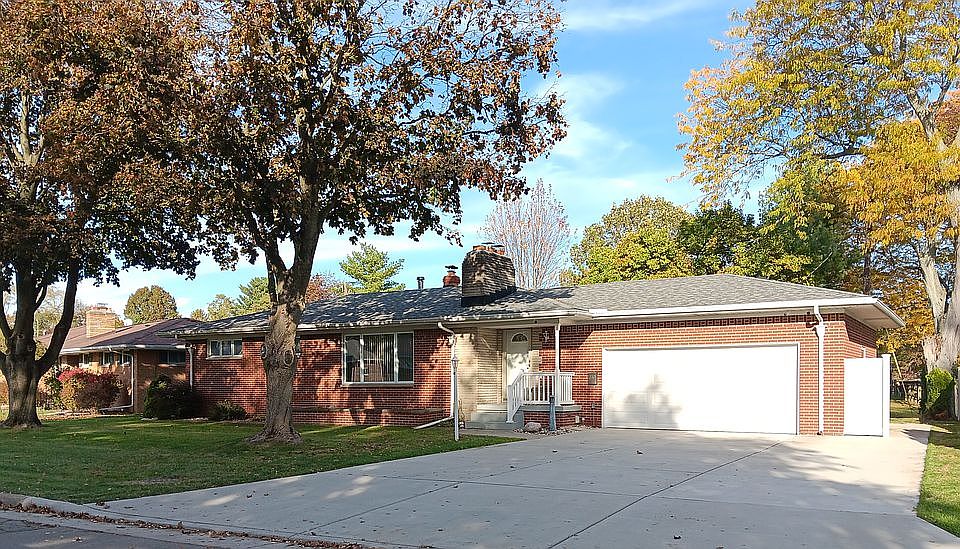 1st image of 210 Birch Dr