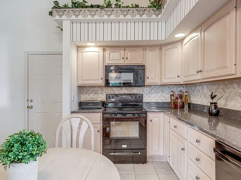 2923 Rutherford Dr — Photo 13