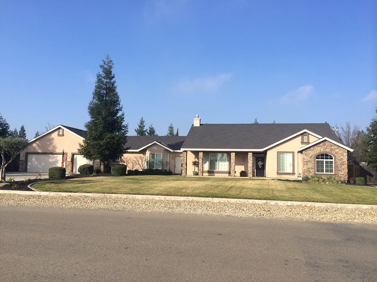 5080 Queen Elizabeth Dr photo 1