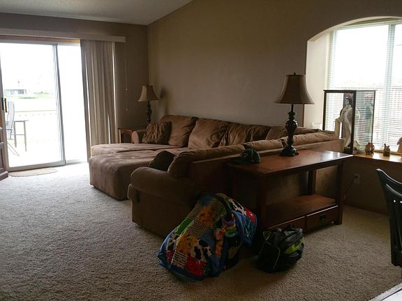 4th image of 1046 Parkway Dr