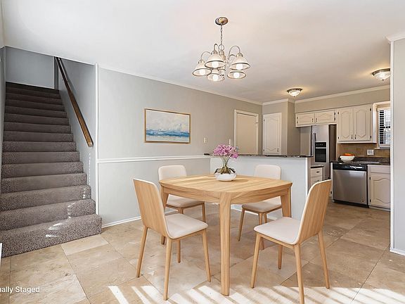 5th image of 4028 Cedarview Rd