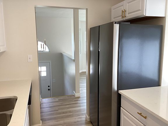 3rd image of 275 Barley Cir