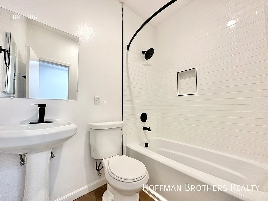 2165 W Washington Blvd Los Angeles, CA 90018 — Photo 4