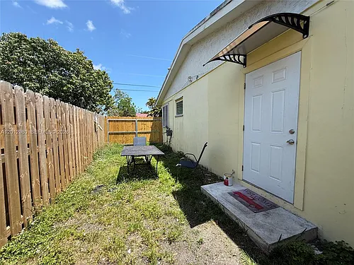 15831 SW 100th Ct #B Photo 1