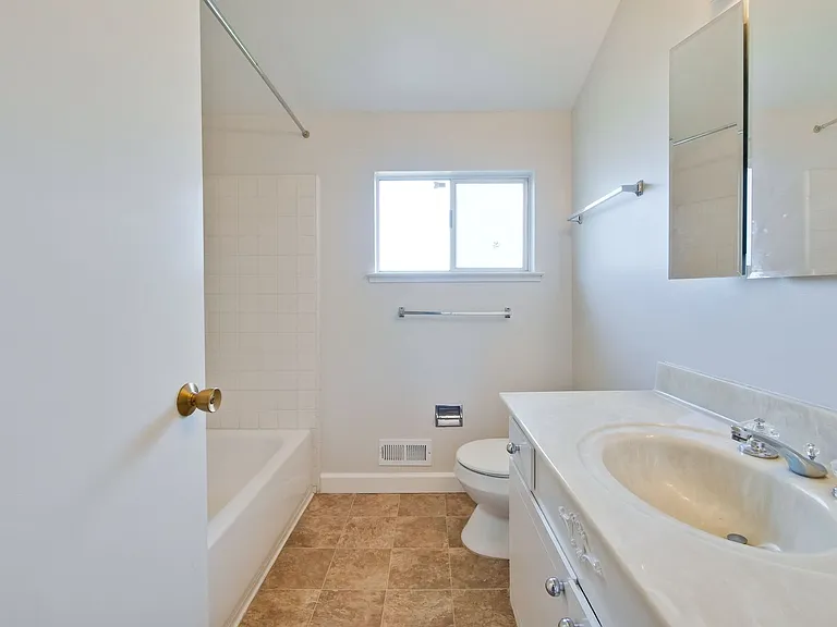 21940 Rucker Dr — Photo 35