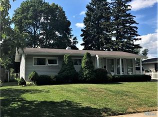 1017 Village Trail Rd, Maumee, OH 43537