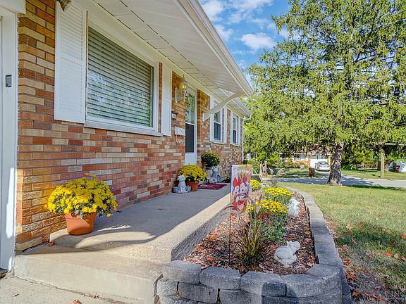 5th image of 1866 Vinemont Dr