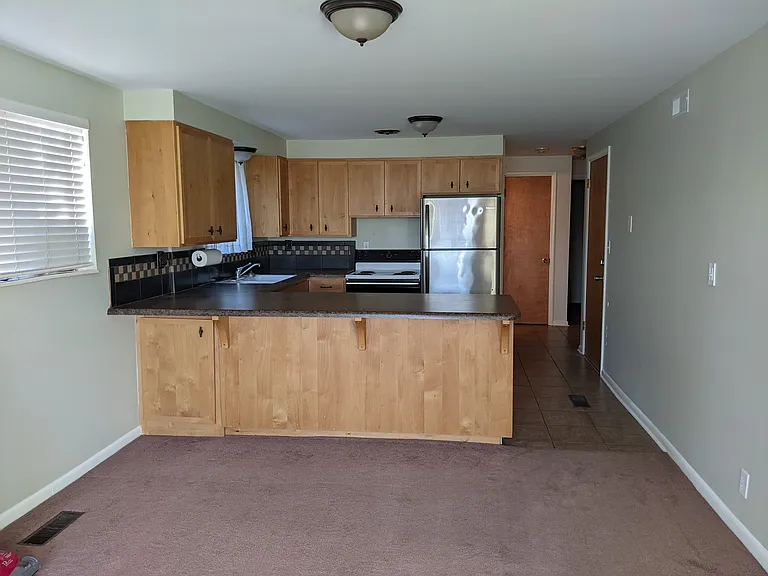 575 E 11th Ave #L — Photo 2