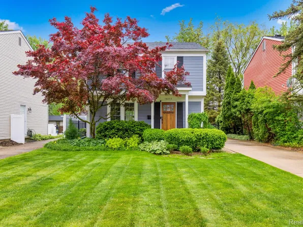 16233 Birwood Ave, Beverly Hills, MI 48025