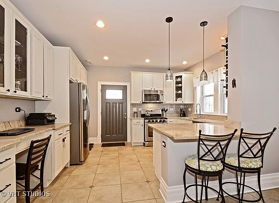 5th image of 6443 N Maplewood Ave