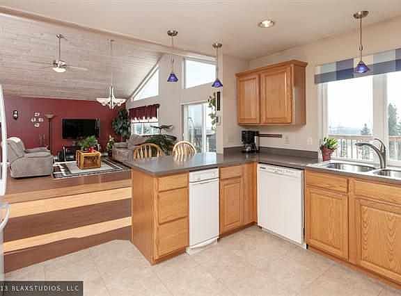 5th image of 3047 Hillary Ave