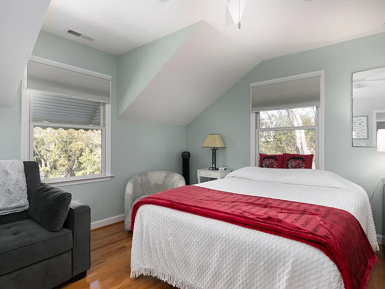 2262 Ion Ave — Photo 32