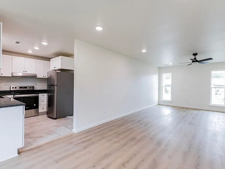 1802 S 14th Pl — Photo 6