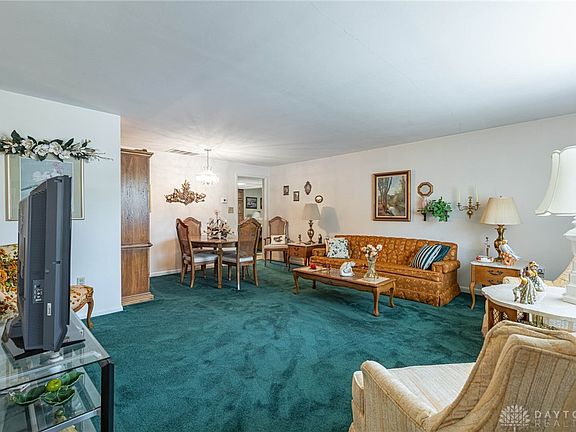 2nd image of 820 Cushing Ave
