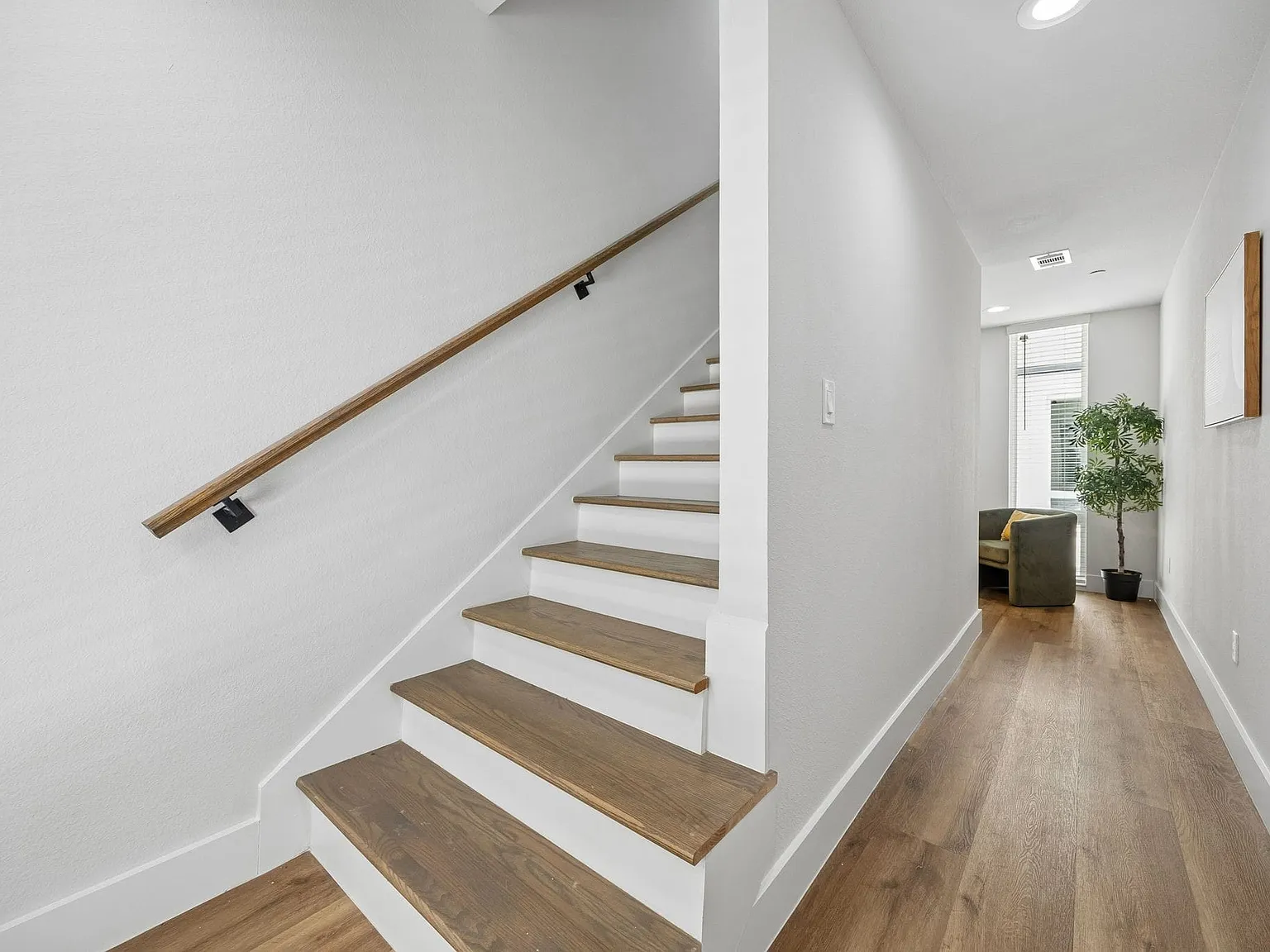 2 bed, 2.5 bath, 1533 sqft, $3,200 — Photo 2