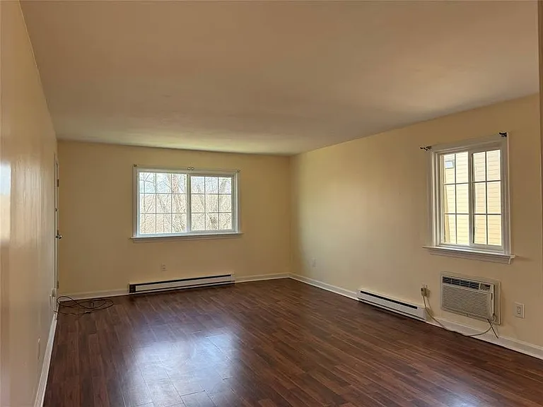 511 Fox Run Ln — Photo 3