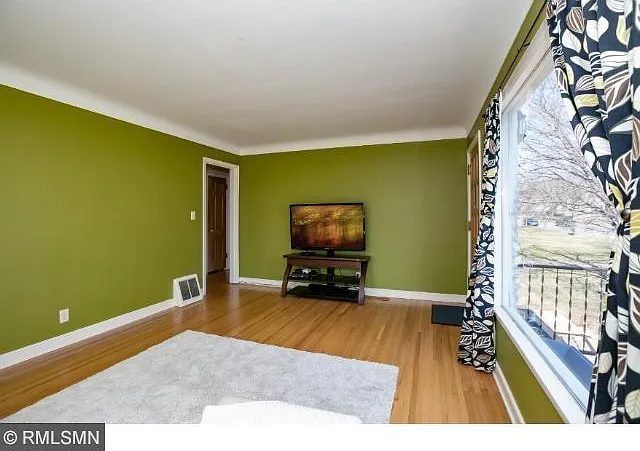 2948 Zarthan Ave S — Photo 3