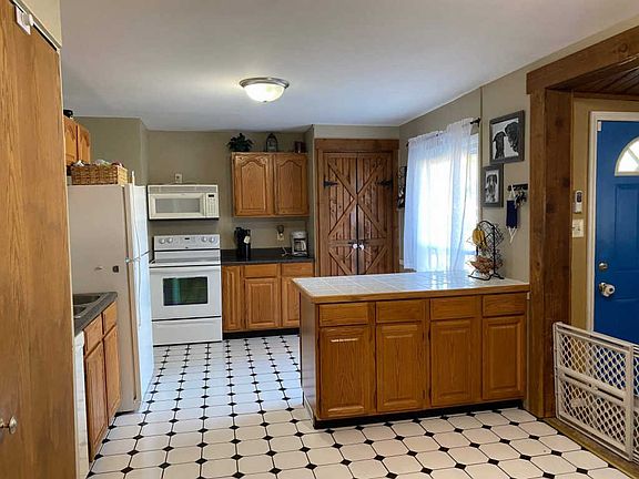 3rd image of 1111 Whitehall Dr