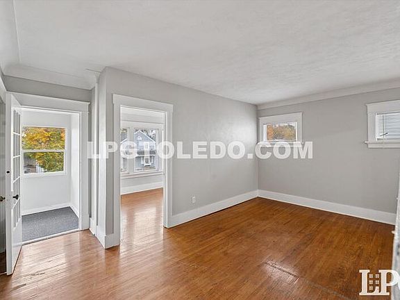 5th image of 2037 Alvin St