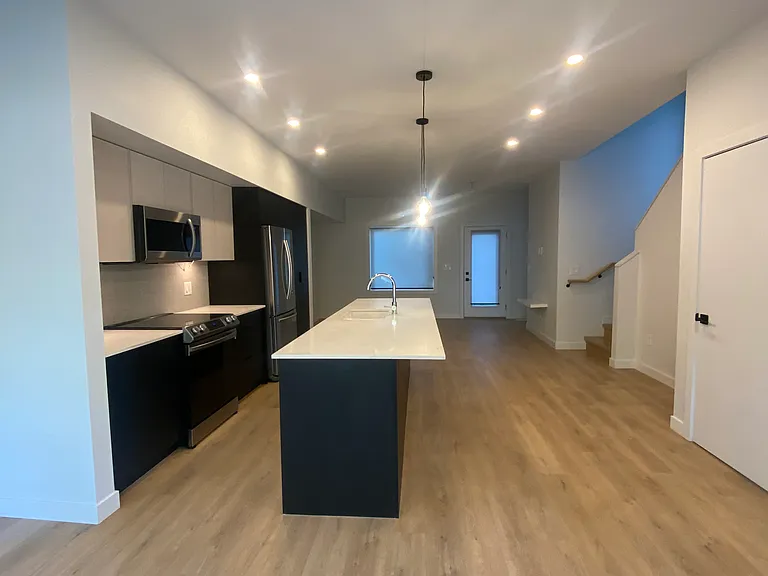 2721 28th Ave SW #U2 — Photo 5