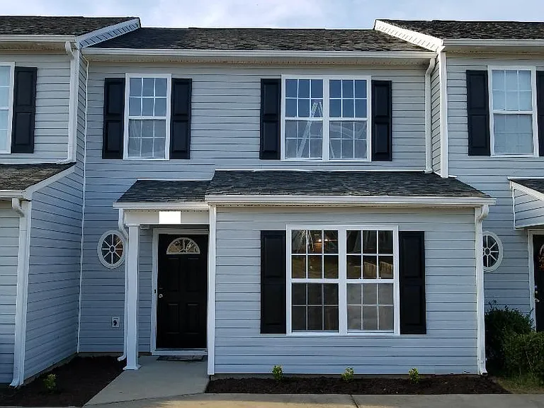 400 Anna St — Photo 1