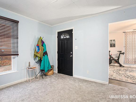 5th image of 840 Flat St NE