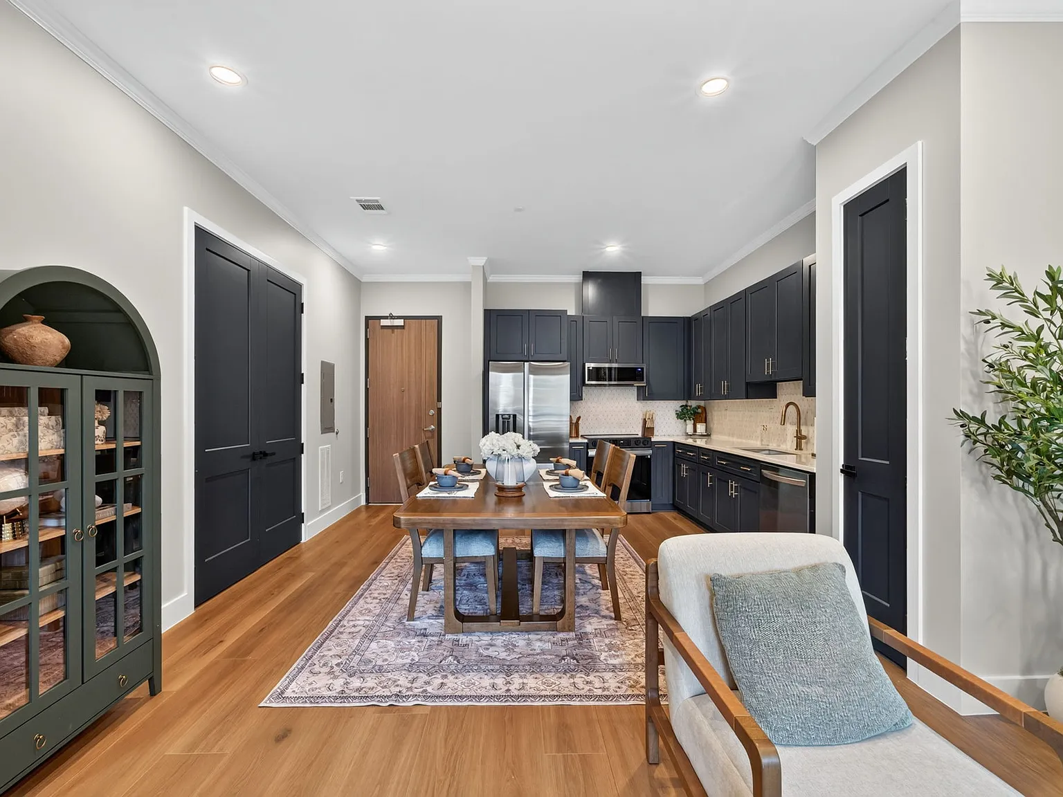 1 bed, 787 sqft, $2,300 — Photo 4