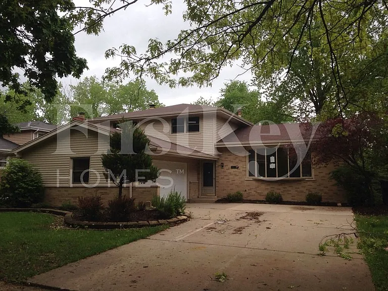 817 Rose Ln — Photo 2
