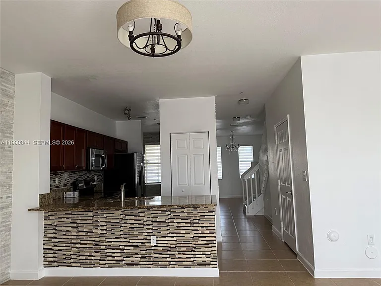 134 SE 28th Ter #6 — Photo 30