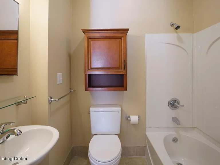 1456 Saint James Ct #3 — Photo 6