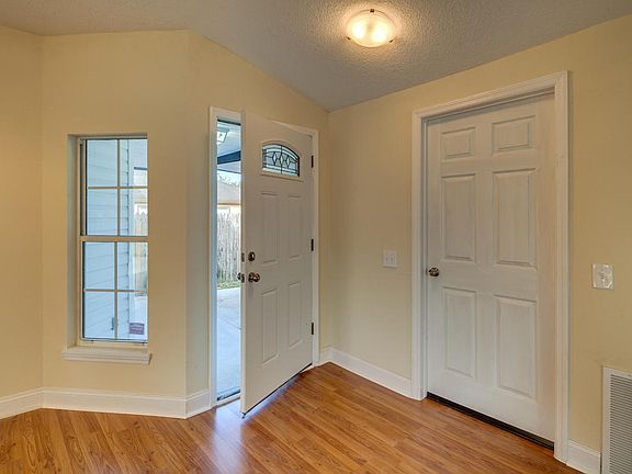 3rd image of 12340 Sondra Cove Trl N