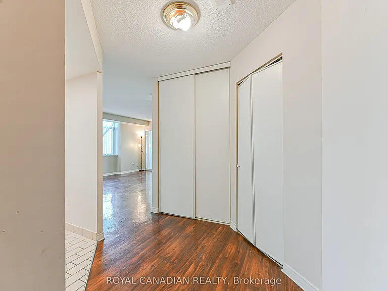 88 Alton Towers Cir #703 — Photo 7