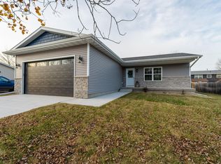 1600 Lark Ln, Waterloo, IA 50701